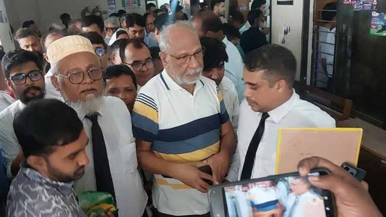 শাপলা চত্বরের মামলায় আত্মসমর্পণের ঘোষণা লতিফ সিদ্দিকীর
