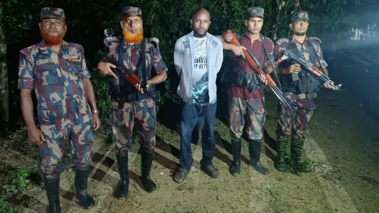 ফেনী সীমান্তে ফের নাইজেরিয়ার নাগরিক আটক