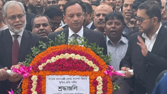 জিয়াউর রহমান ও খালেদা জিয়ার সমাধিতে অ্যাটর্নি জেনারেলের শ্রদ্ধা