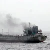 হামলার পর লোহিত সাগরে ডুবে গেলো ভারতীয় জাহাজ