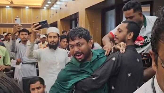 লক্ষ্মীপুরে জুলাই গণঅভ্যুত্থান দিবসের অনুষ্ঠানে ছাত্রদল-শিবিরের হট্টগোল