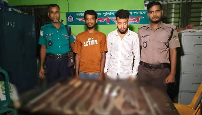 ঘেরে গোপনে মজুত ১৪ অস্ত্র, পুলিশের অভিযানে আটক দুই তরুণ